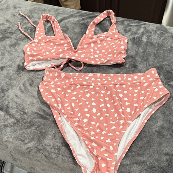 Amazon Other - Amazon Blush and White Patterned Bikini SZ L - NWOT